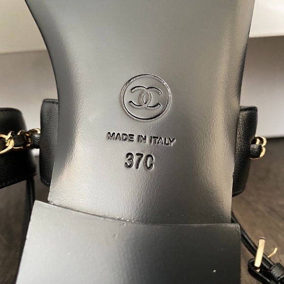 2023 CHANEL CC LOGO BLACK THONG LEATHER FLAT SHOES SANDALS 37 - Picture 16 of 16